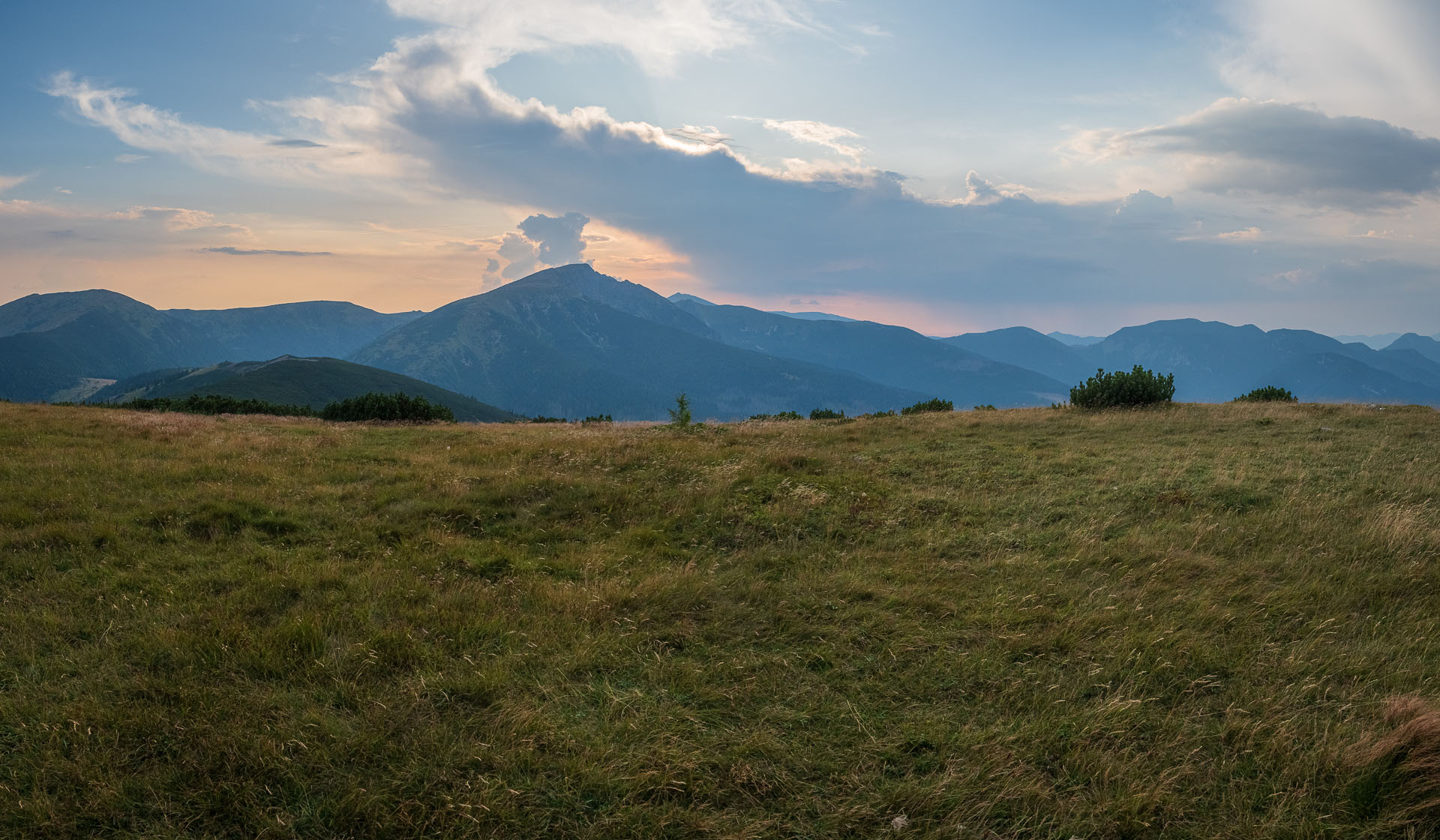 Rovná hoľa z Chaty gen. M. R. Štefánika (Nízke Tatry)