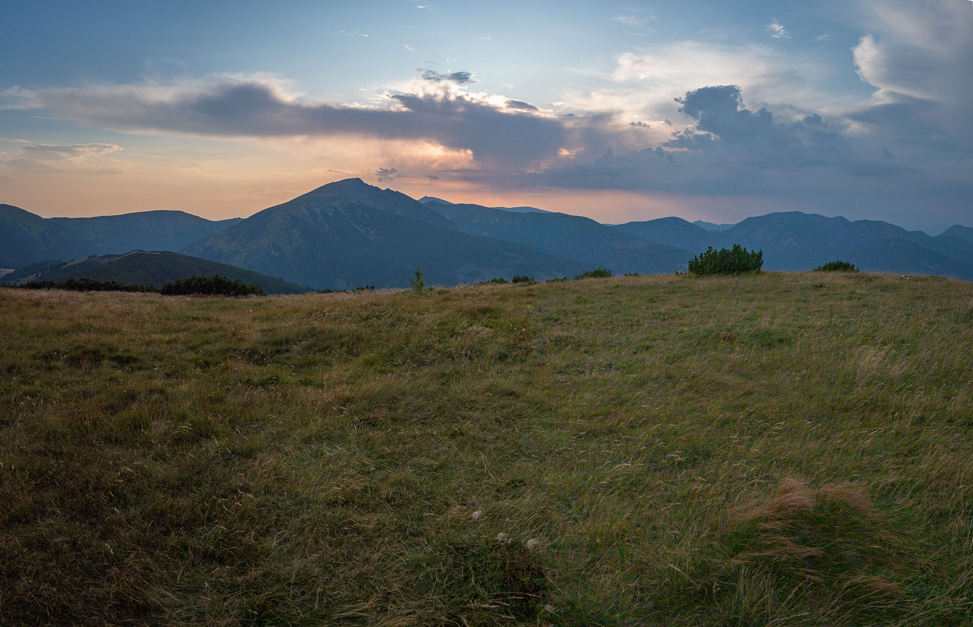 Rovná hoľa z Chaty gen. M. R. Štefánika (Nízke Tatry)