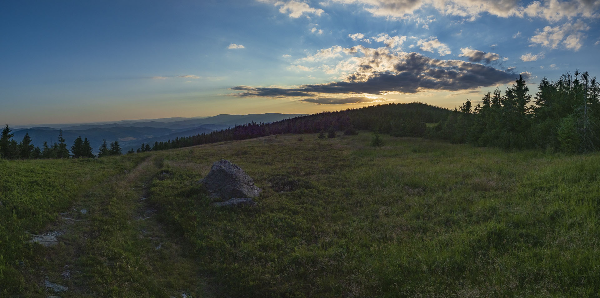 Skalisko z Henclovej (Volovské vrchy)