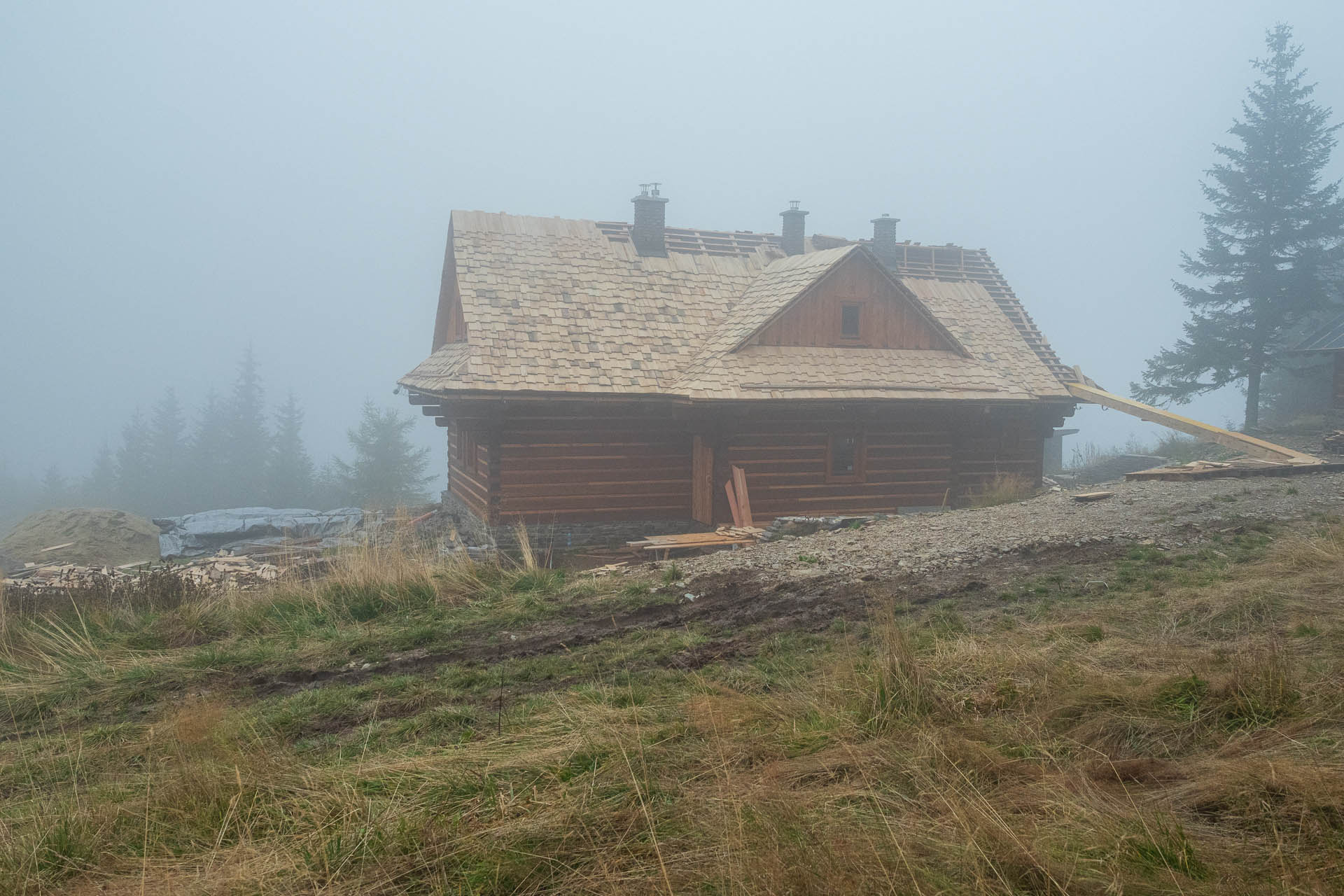 Beňuška a útulňa Barborka z Čertovice (Nízke Tatry)