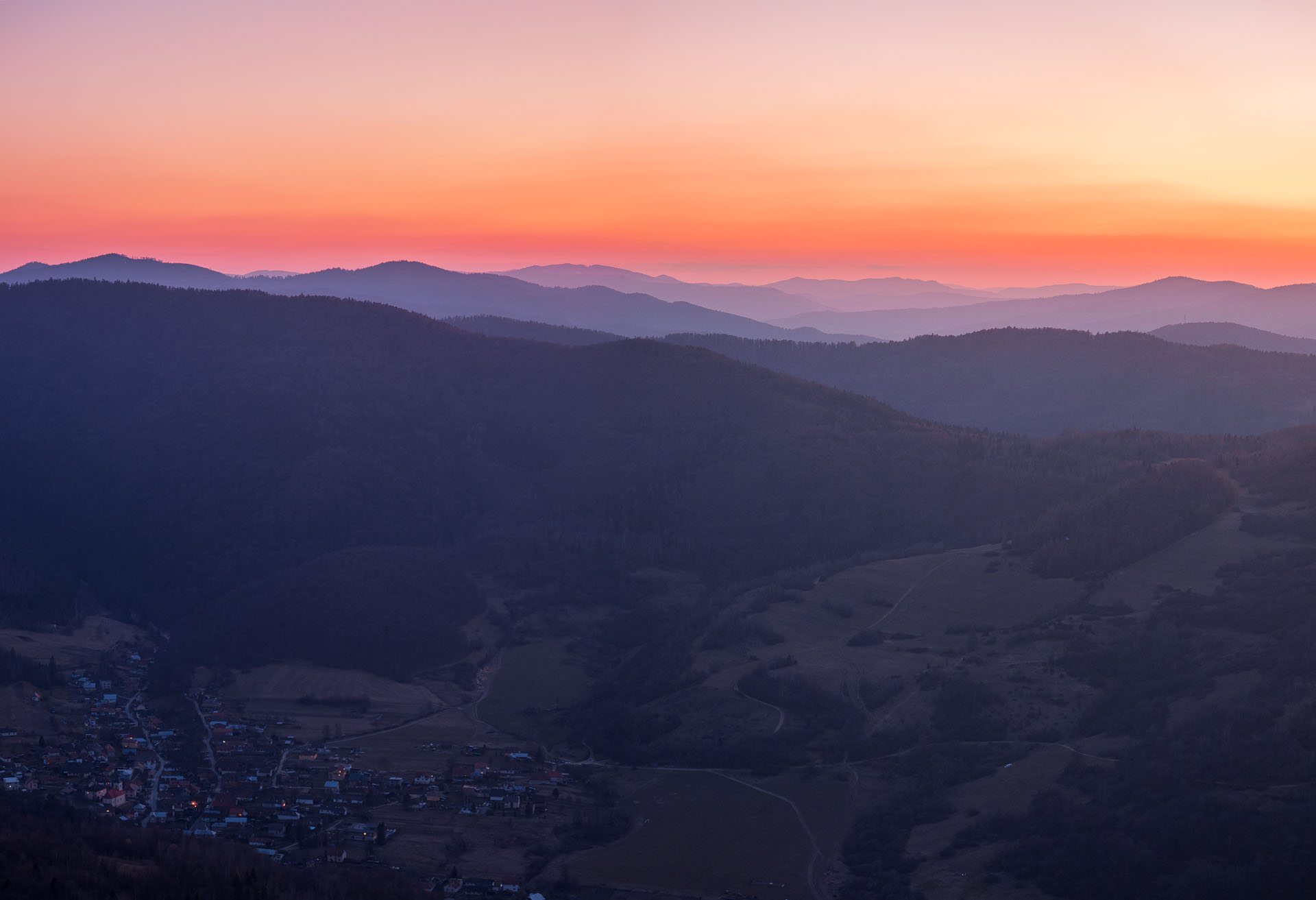 Folkmarská skala od Kamenného hŕbka, odpočívadla (Volovské vrchy)