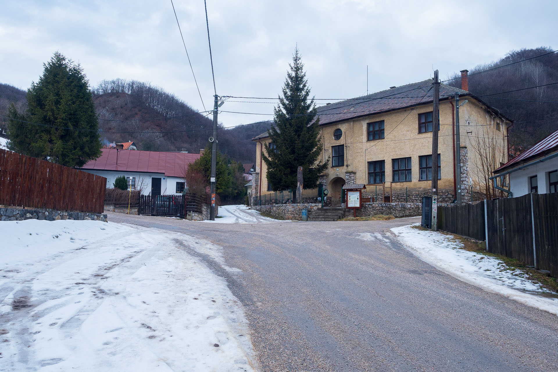 Jelení vrch z Hačavy (Slovenský kras)