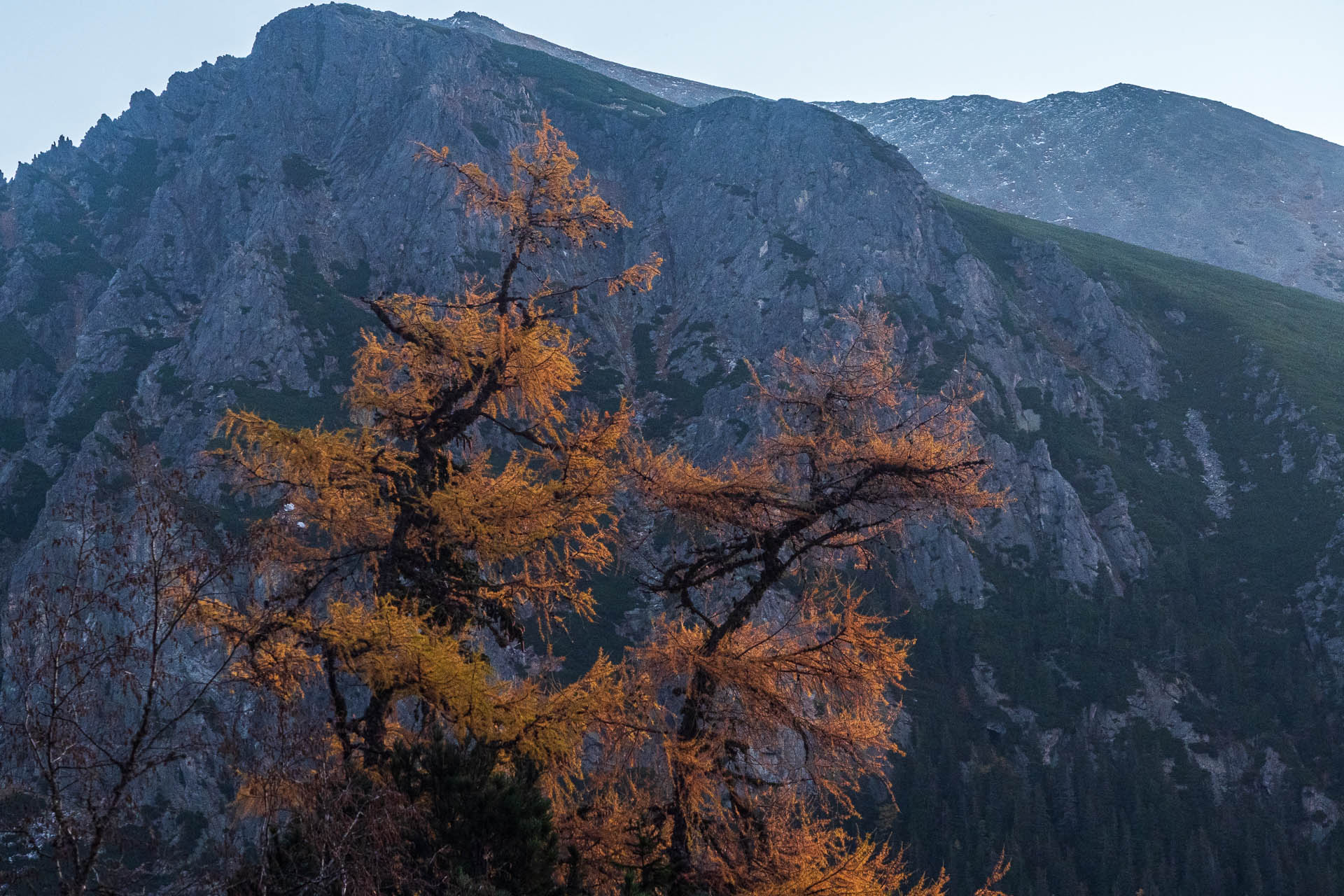 Kôprovský štít od Štrbského plesa (Vysoké Tatry)