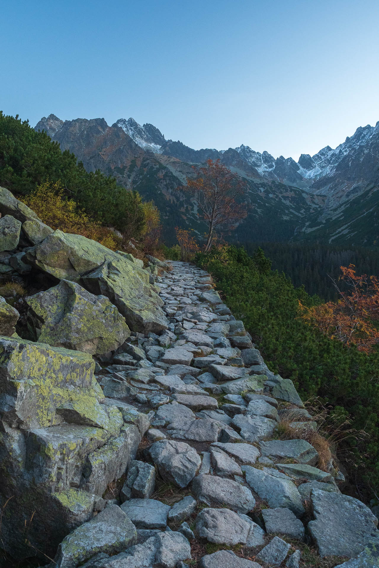 Kôprovský štít od Štrbského plesa (Vysoké Tatry)