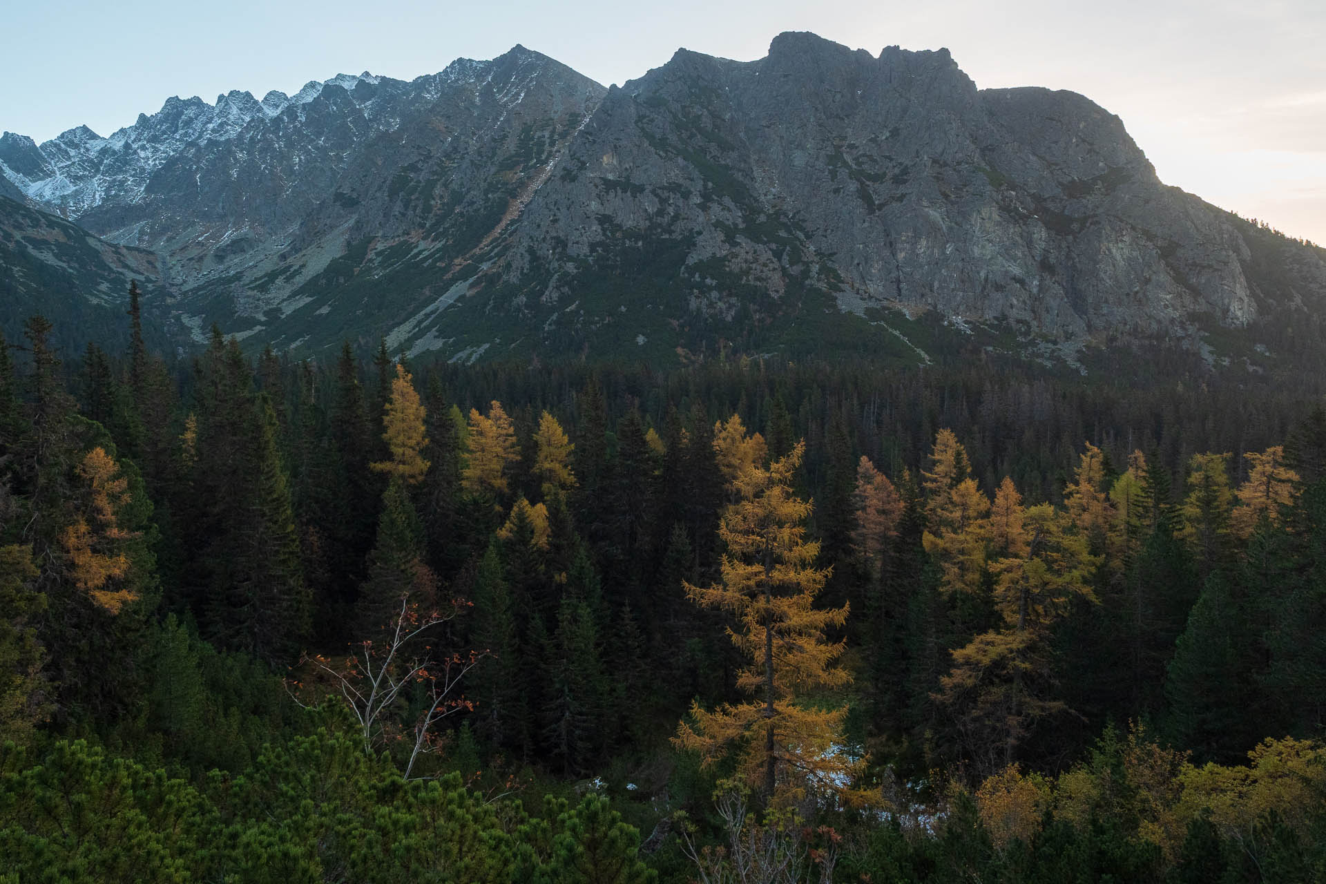 Kôprovský štít od Štrbského plesa (Vysoké Tatry)