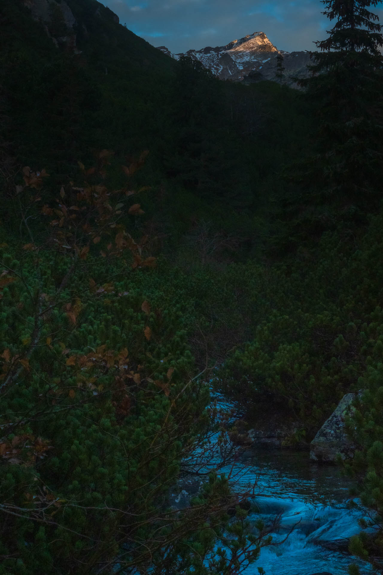 Kôprovský štít od Štrbského plesa (Vysoké Tatry)