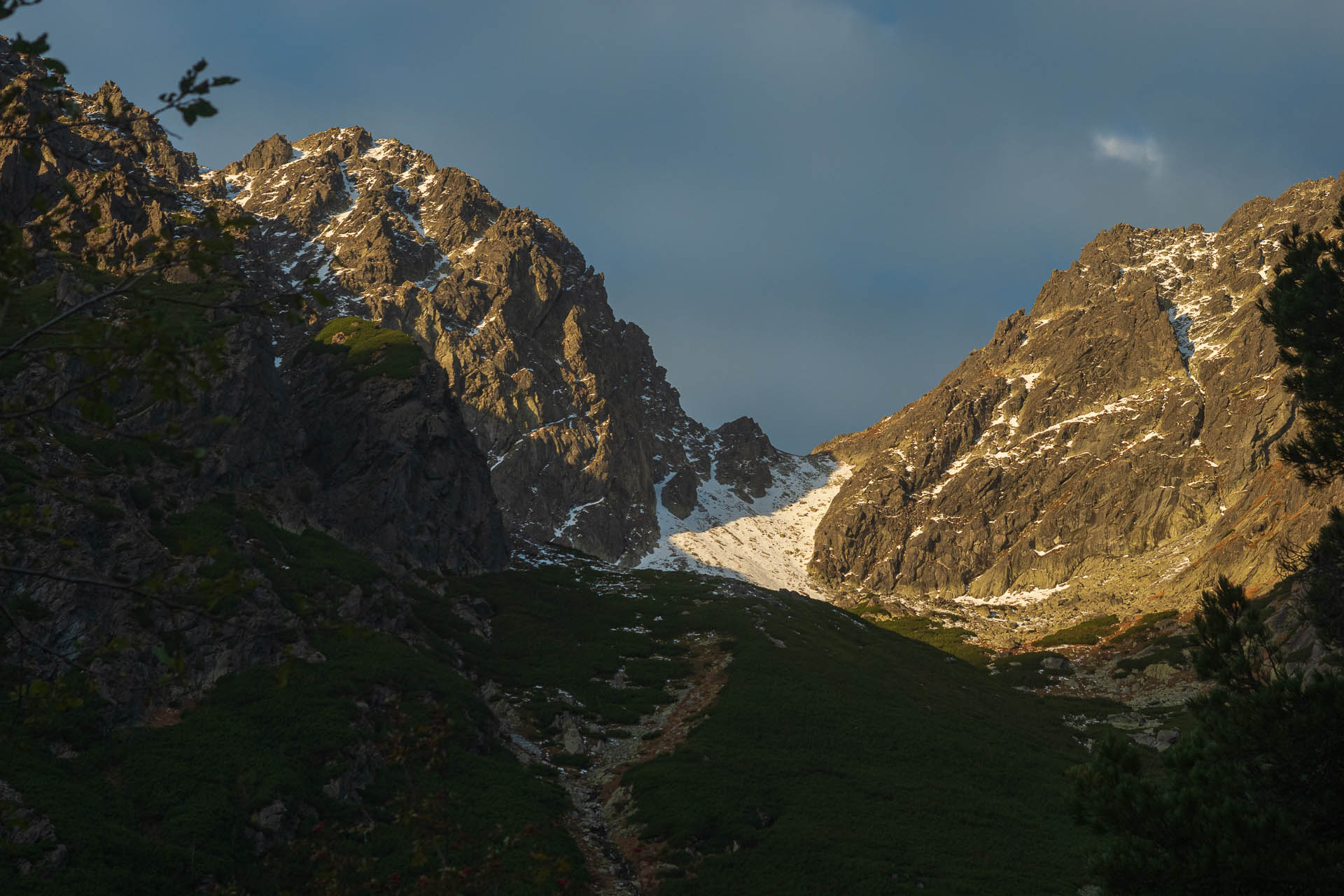 Kôprovský štít od Štrbského plesa (Vysoké Tatry)