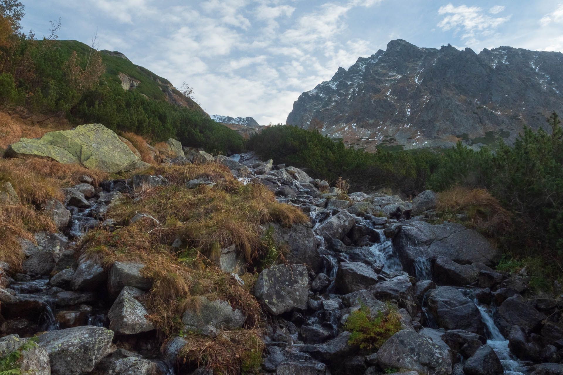 Kôprovský štít od Štrbského plesa (Vysoké Tatry)