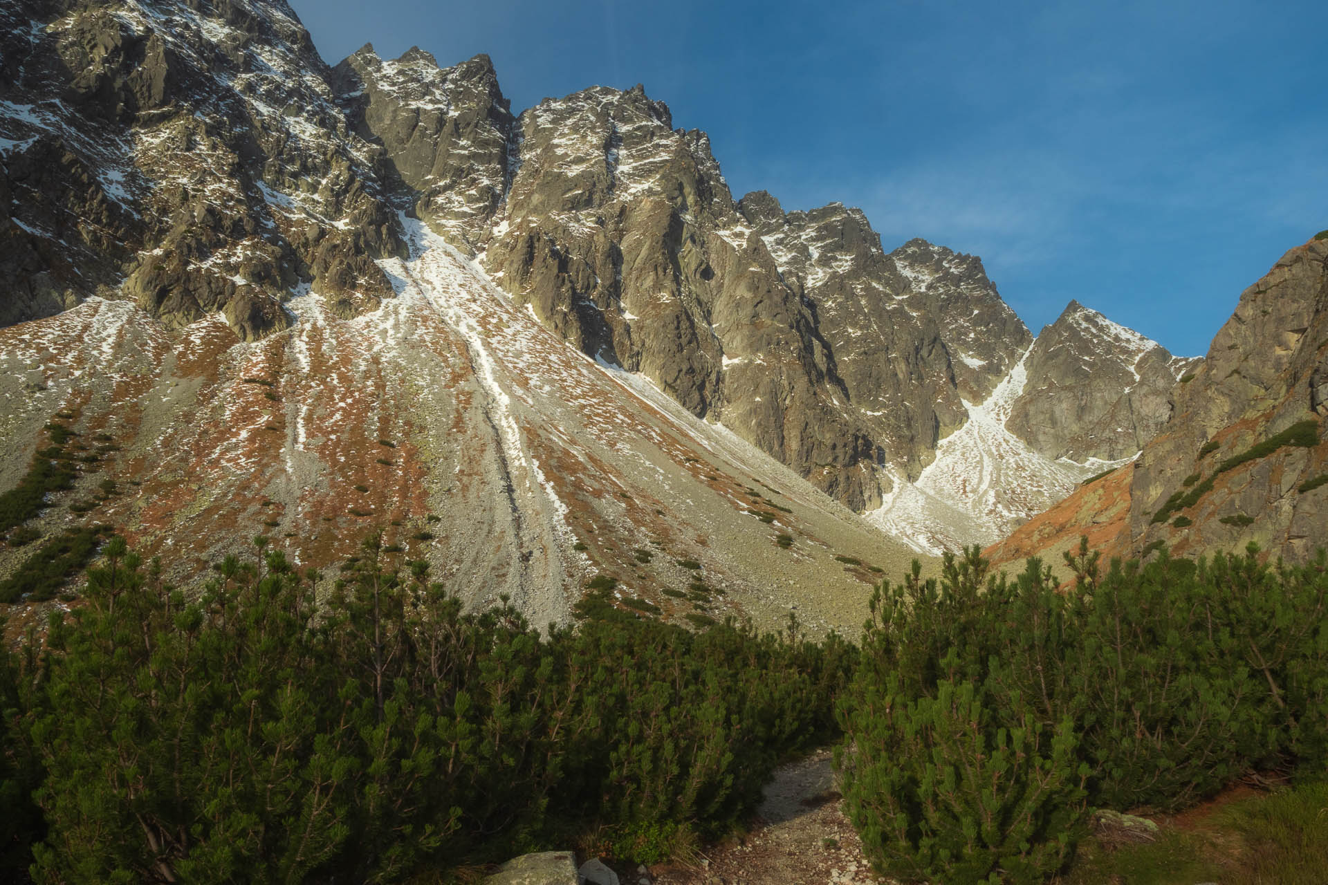 Kôprovský štít od Štrbského plesa (Vysoké Tatry)