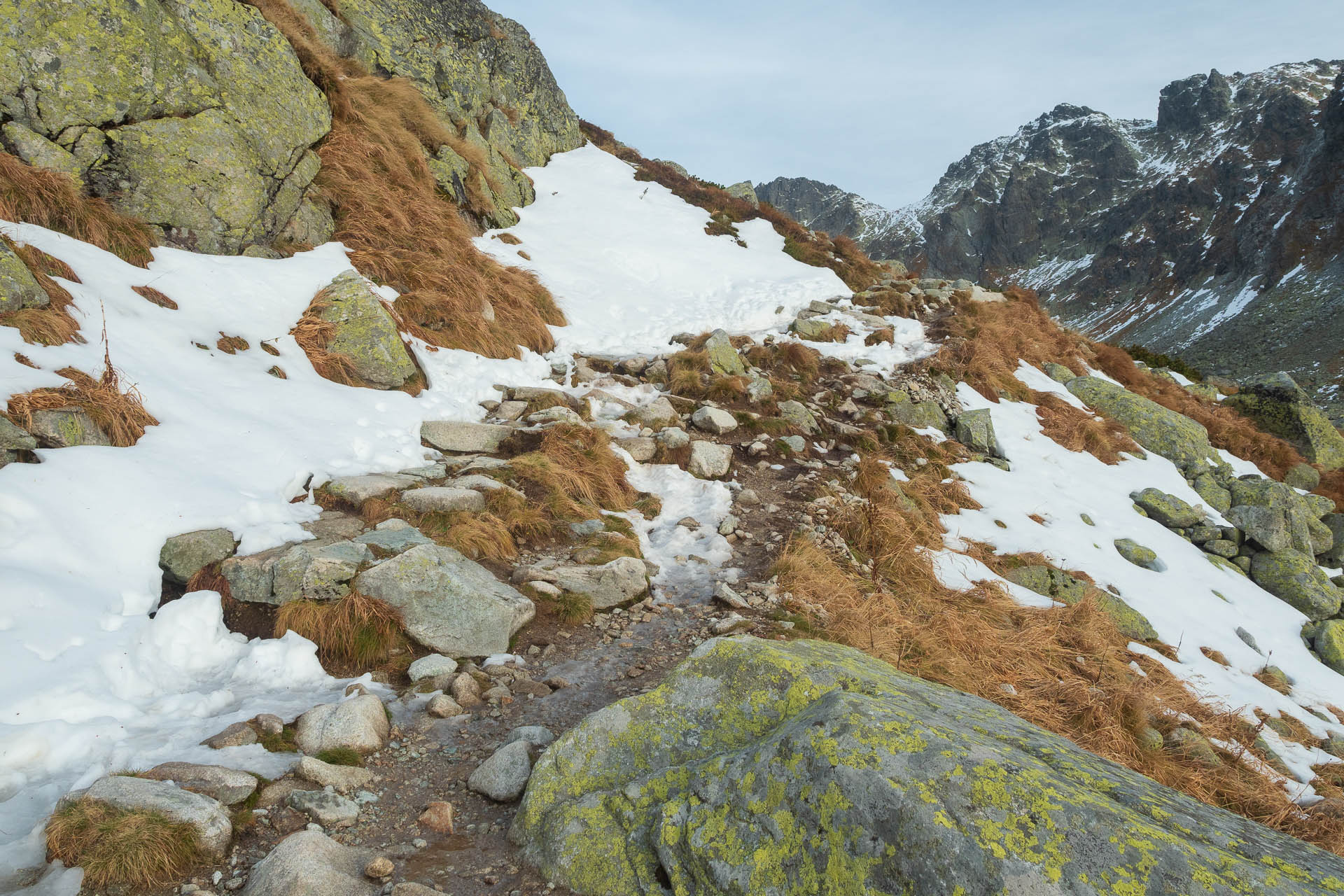 Kôprovský štít od Štrbského plesa (Vysoké Tatry)