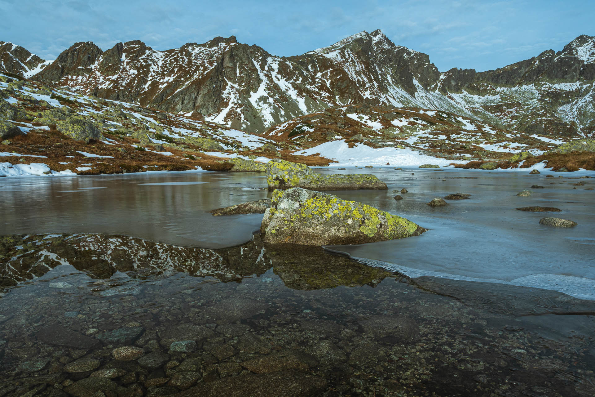 Kôprovský štít od Štrbského plesa (Vysoké Tatry)