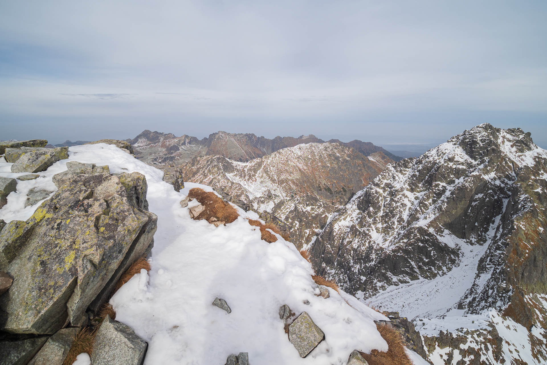 Kôprovský štít od Štrbského plesa (Vysoké Tatry)