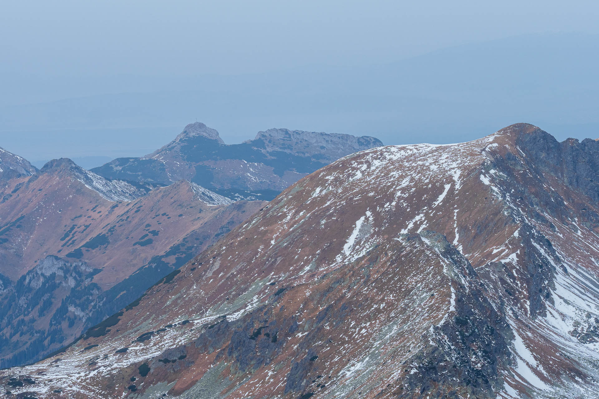 Kôprovský štít od Štrbského plesa (Vysoké Tatry)