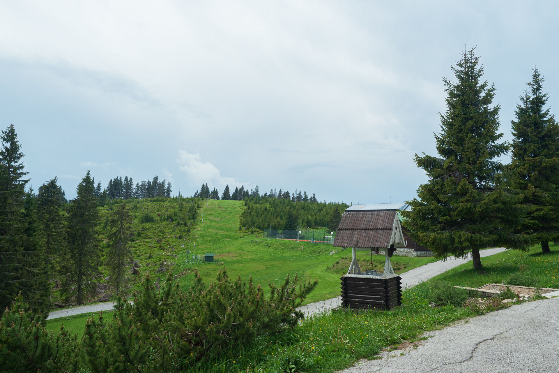 Rakytov od vojenskej zotavovne Granit Smrekovica (Veľká Fatra)