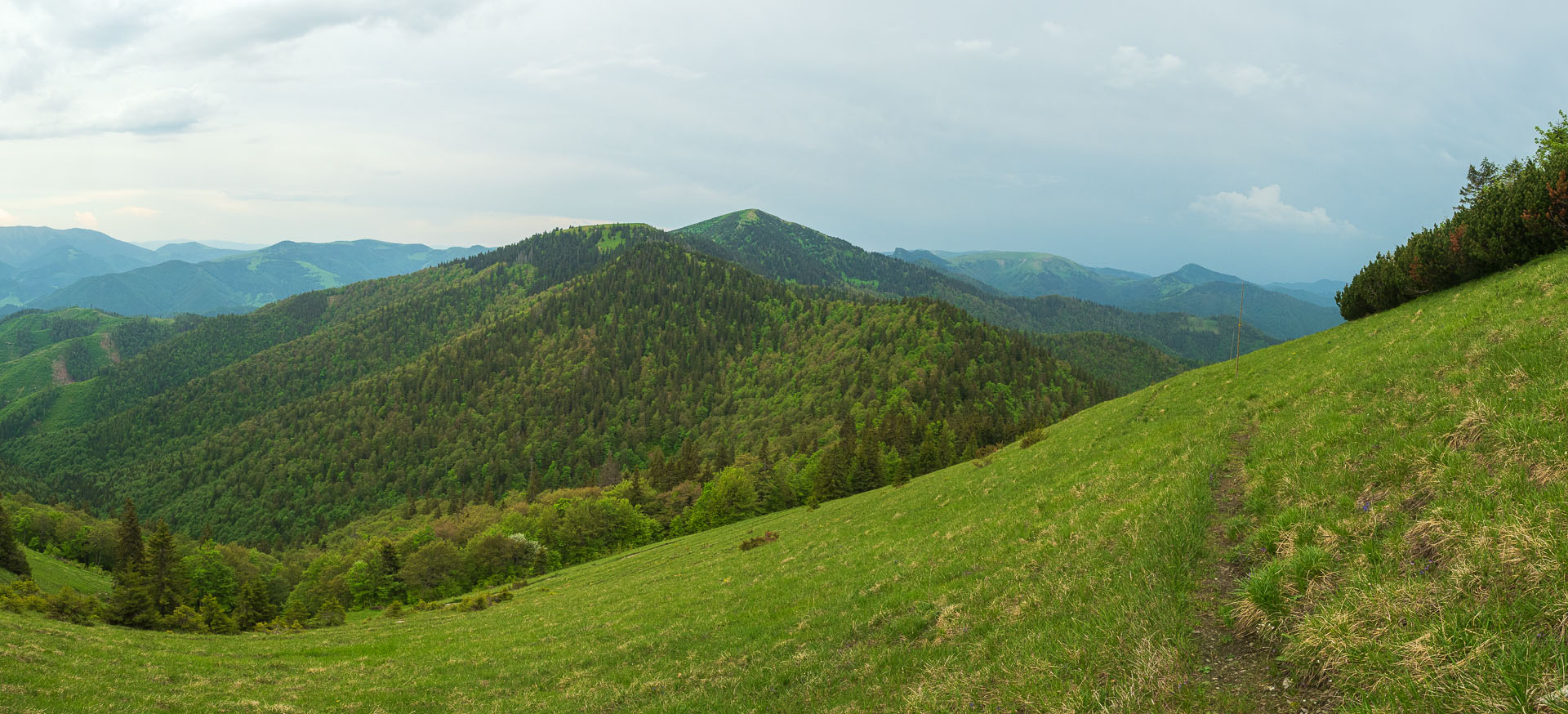 Rakytov od vojenskej zotavovne Granit Smrekovica (Veľká Fatra)