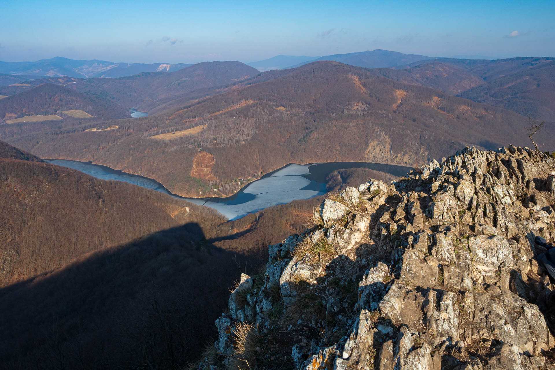 Sivec a Drienkova skala od Ružína (Čierna hora)