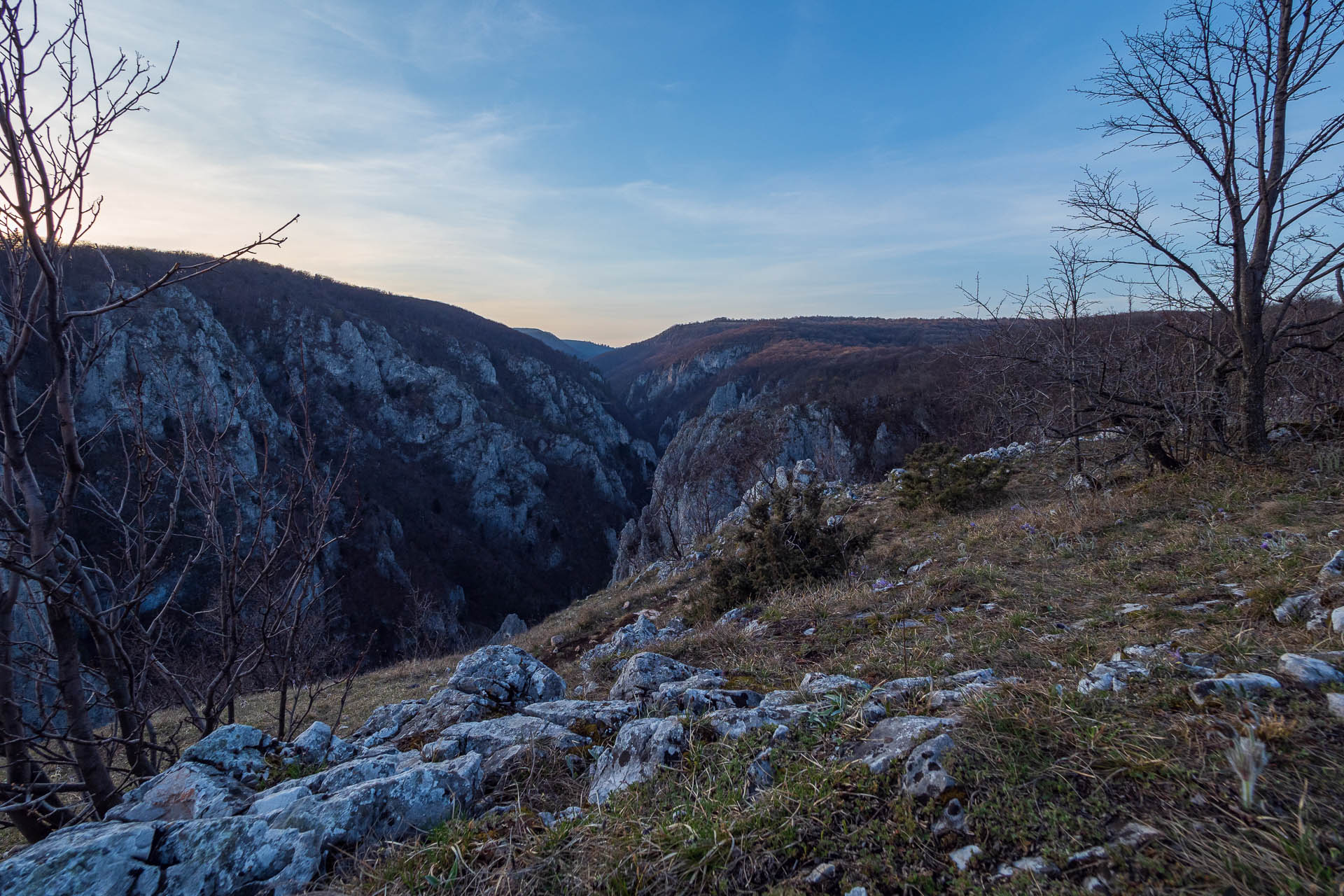 Vyhliadka v Zádieli z Hačavy (Slovenský kras)