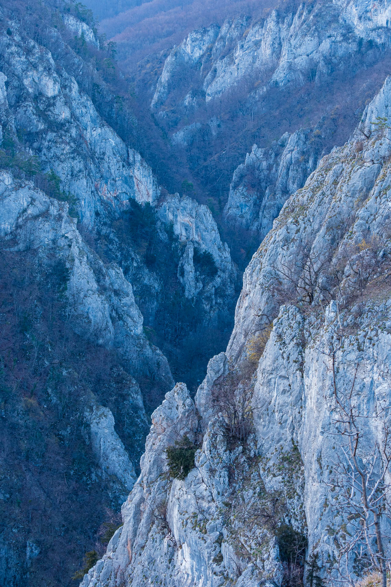 Vyhliadka v Zádieli z Hačavy (Slovenský kras)