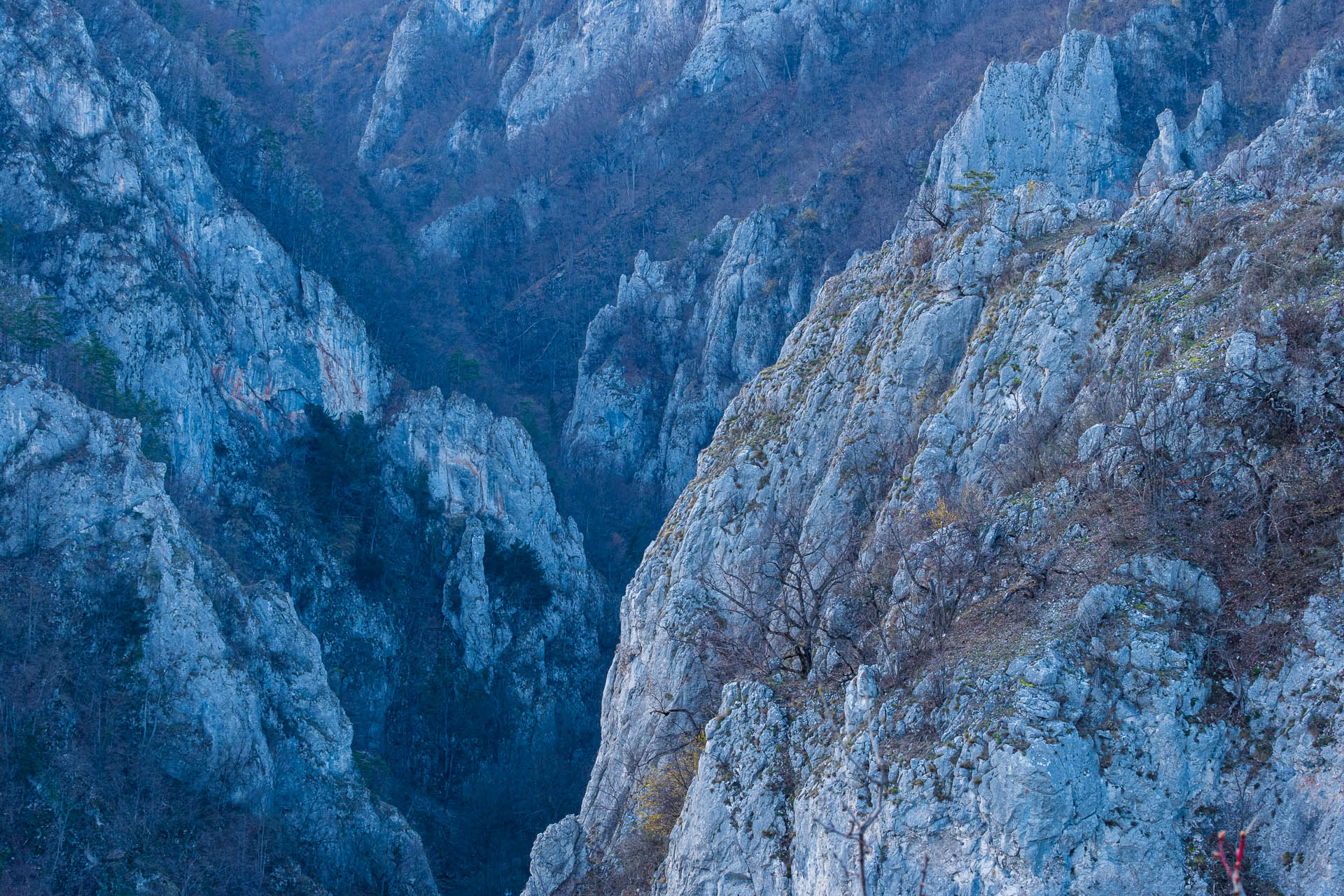 Vyhliadka v Zádieli z Hačavy (Slovenský kras)