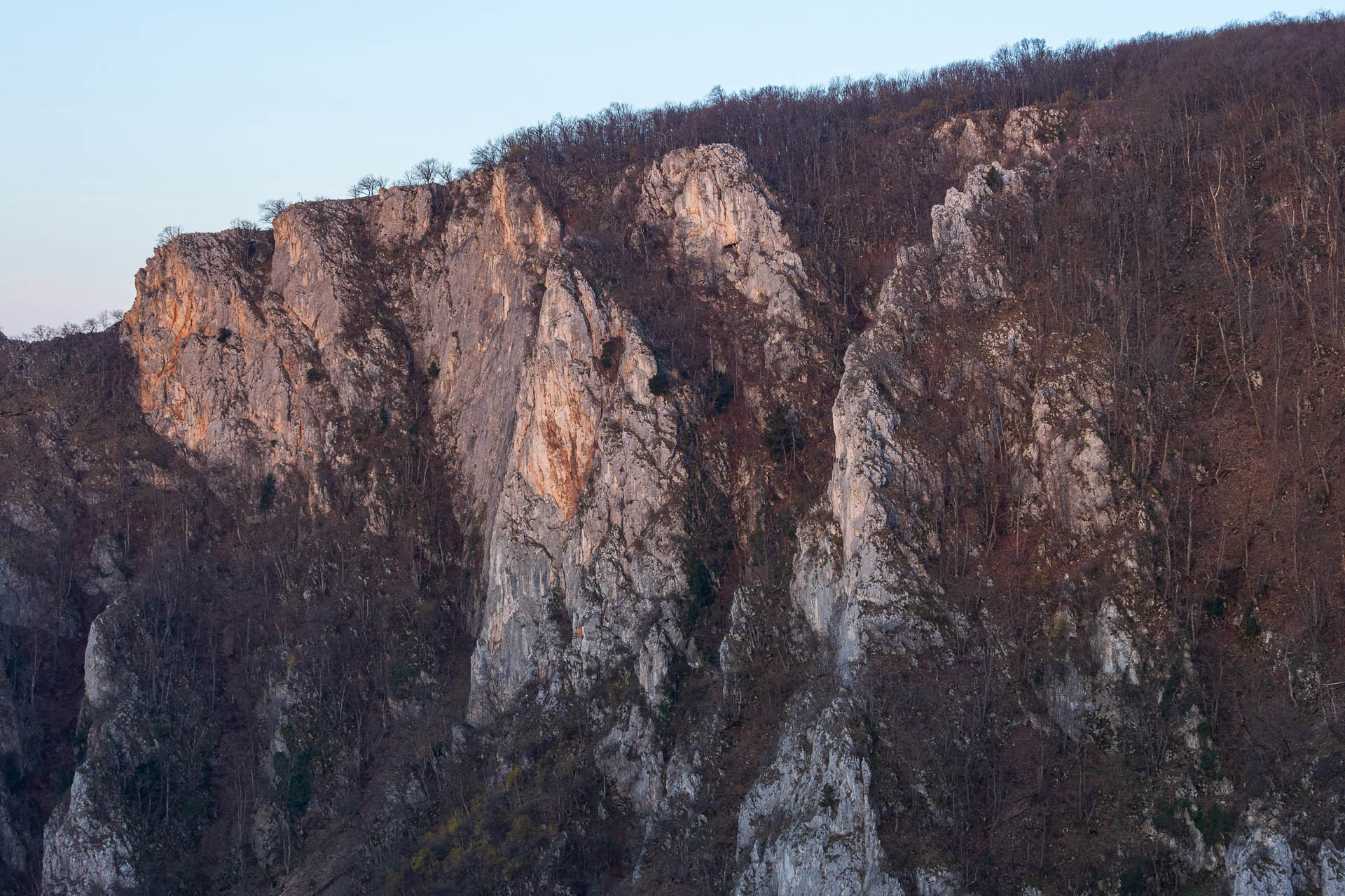 Vyhliadka v Zádieli z Hačavy (Slovenský kras)