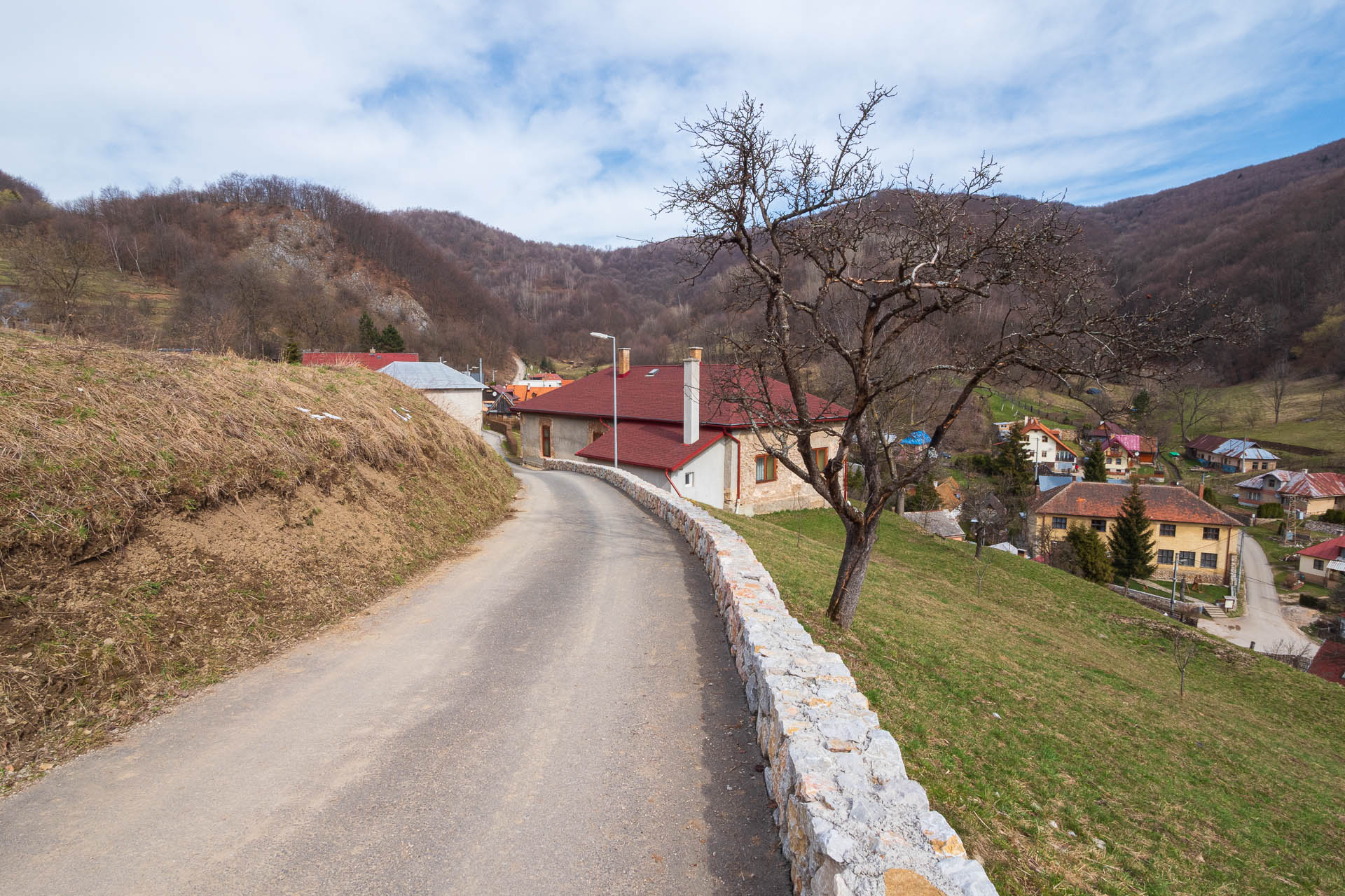 Vyhliadka v Zádieli z Hačavy (Slovenský kras)