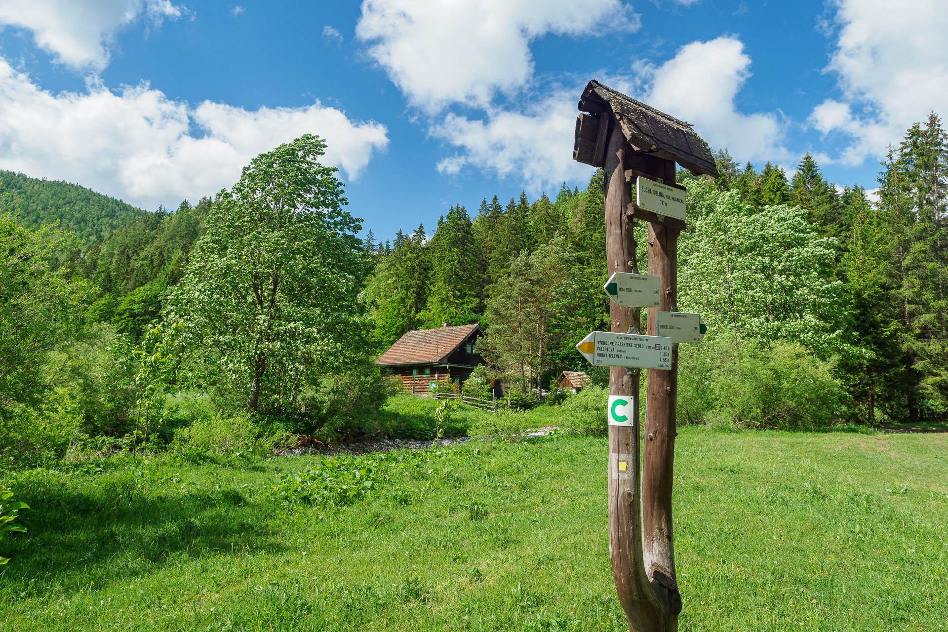 Z Vyšnej Revúcej cez Krížnu a Ostredok na Salaš pod Suchým vrchom (Veľká Fatra)