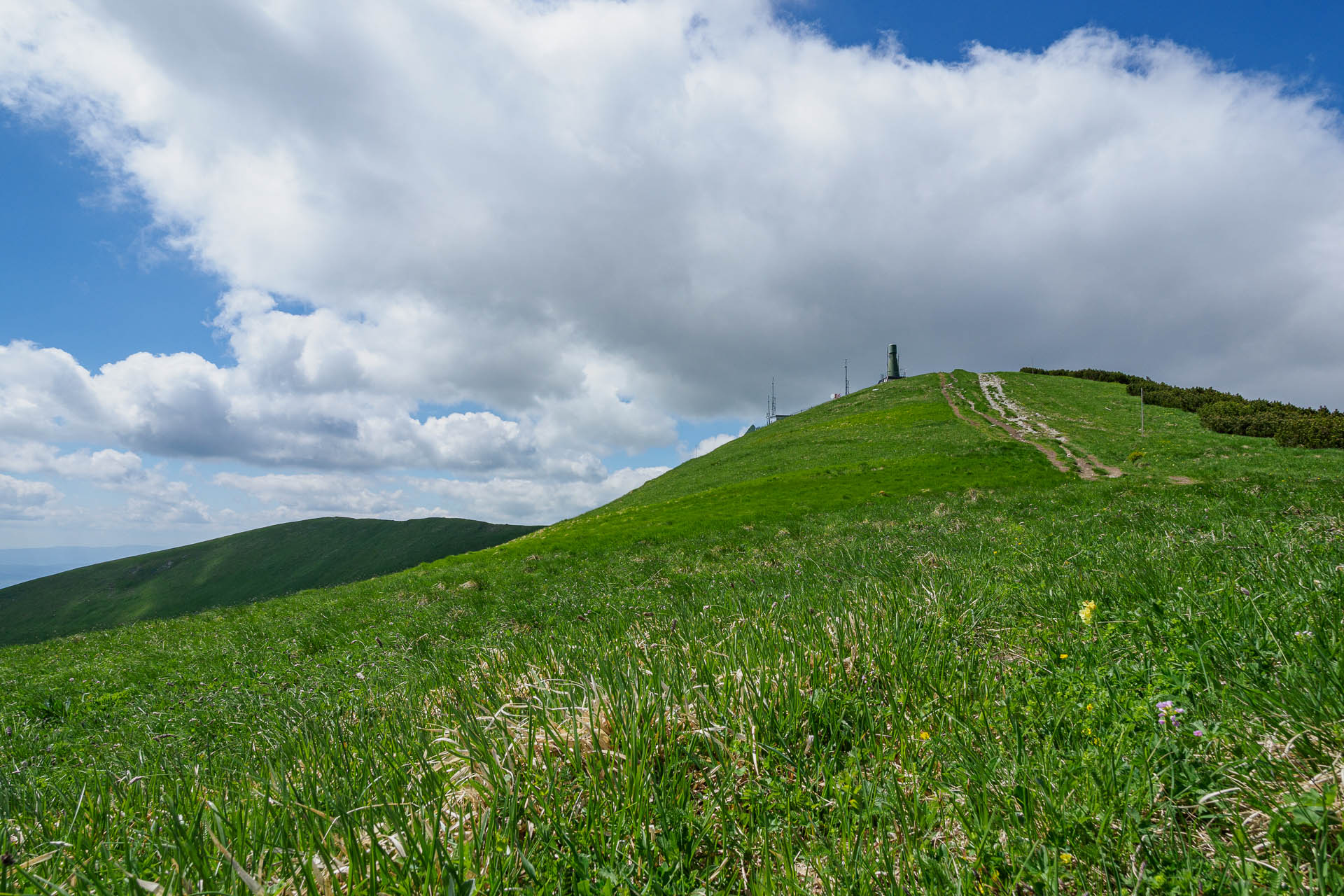 Z Vyšnej Revúcej cez Krížnu a Ostredok na Salaš pod Suchým vrchom (Veľká Fatra)