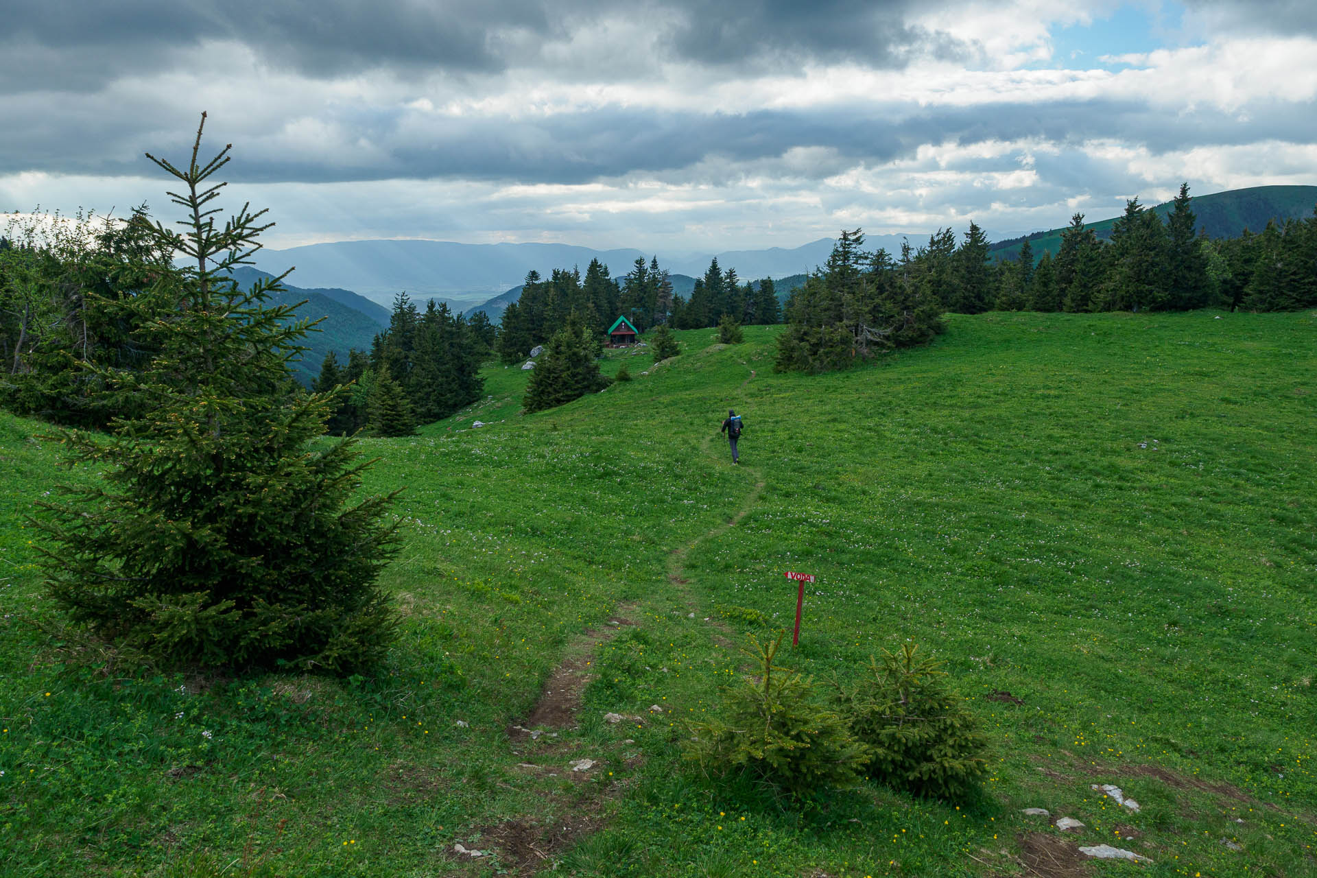 Z Vyšnej Revúcej cez Krížnu a Ostredok na Salaš pod Suchým vrchom (Veľká Fatra)